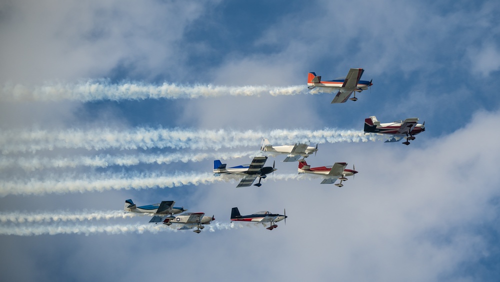 Aircraft perform at Thunder air show