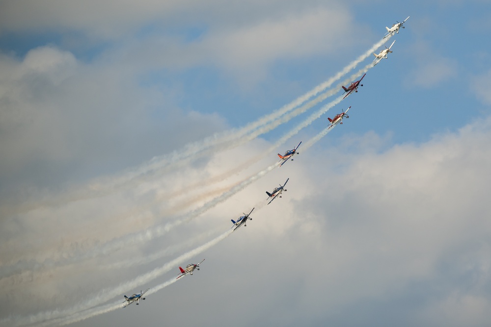 Aircraft perform at Thunder air show