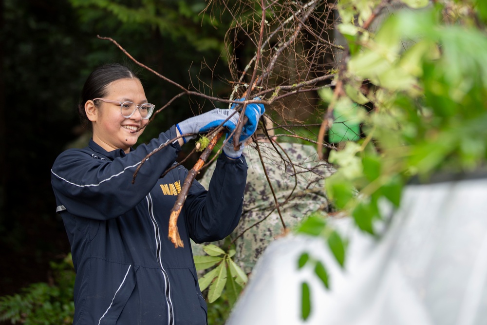 Naval Base Kitsap-Bangor Hosts Earth Day Cleanup