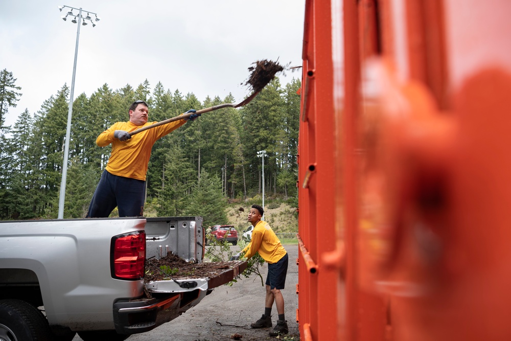 Naval Base Kitsap-Bangor Hosts Earth Day Cleanup