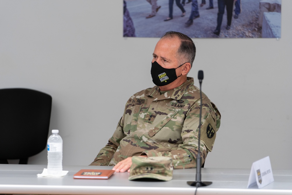 FEMA Region II Acting Administrator David Maurstad, along Meets Puerto Rico National Guard Adjutant General Jose Juan Reyes.