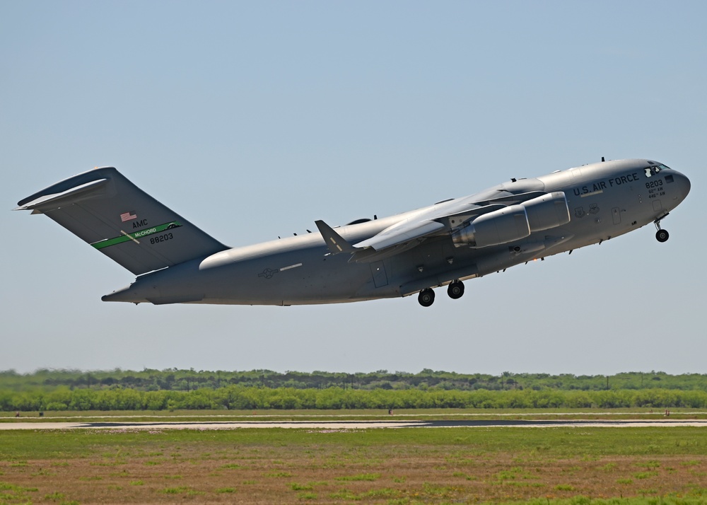 C-17 West Coast Demo Team takes to the Texas skies during Dyess Air Show