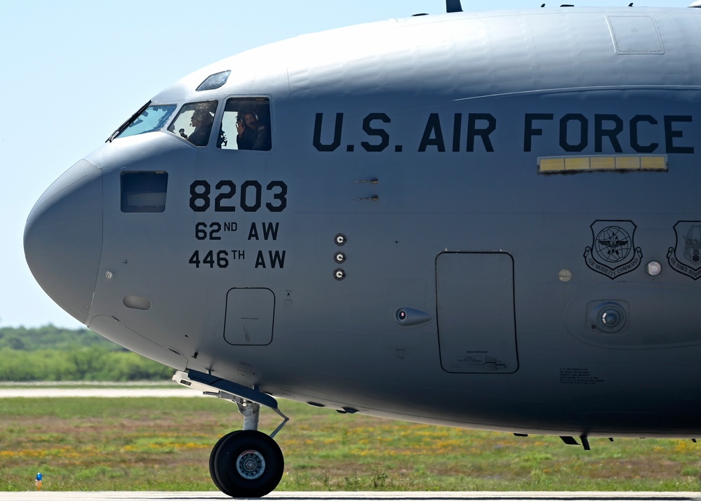 C-17 West Coast Demo Team takes to the Texas skies during Dyess Air Show