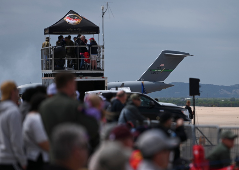 C-17 West Coast Demo Team takes to the Texas skies during Dyess Air Show