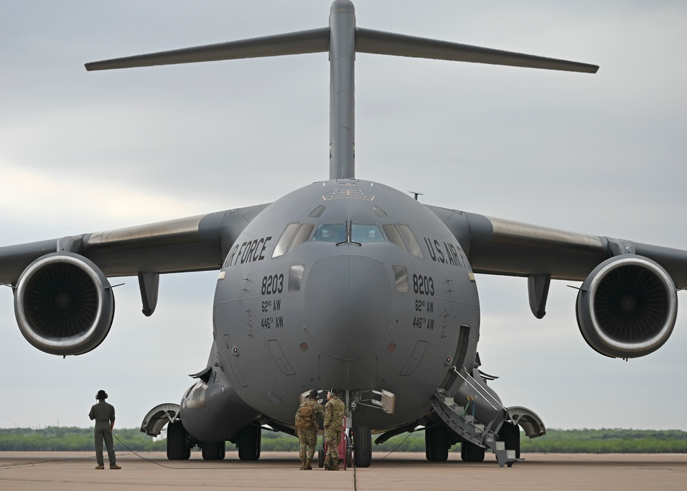 C-17 West Coast Demo Team takes to the Texas skies during Dyess Air Show