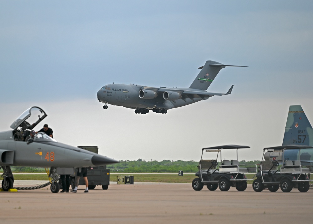 C-17 West Coast Demo Team takes to the Texas skies during Dyess Air Show