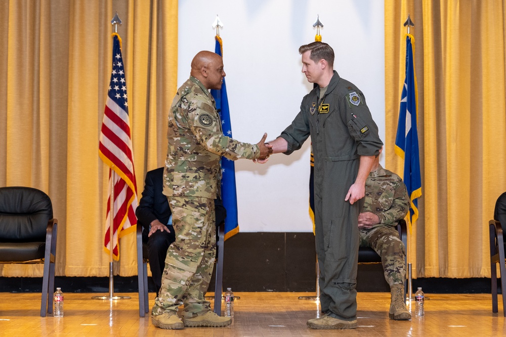 USSTRATCOM presents Omaha Trophy to 37th Bomb Squadron