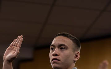 Marine Corps Applicant conducts the Oath of Enlistment