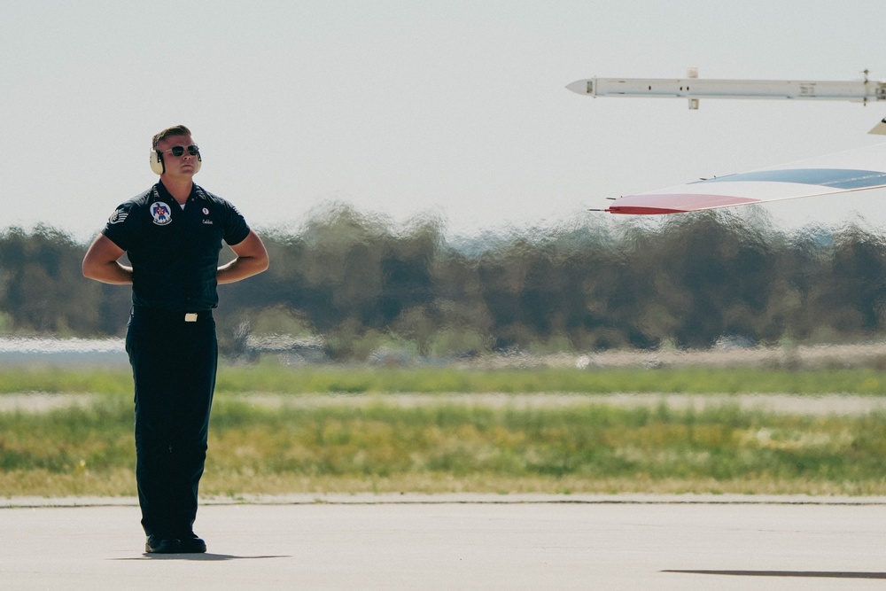 Thunderbirds perform at 2023 Southern California Airshow