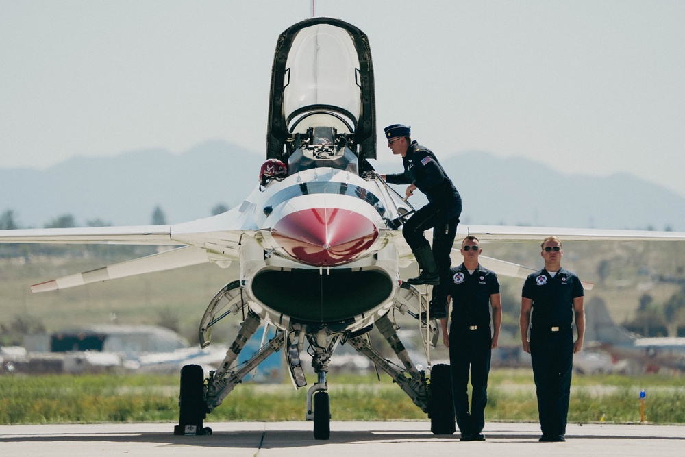 Thunderbirds perform at 2023 Southern California Airshow