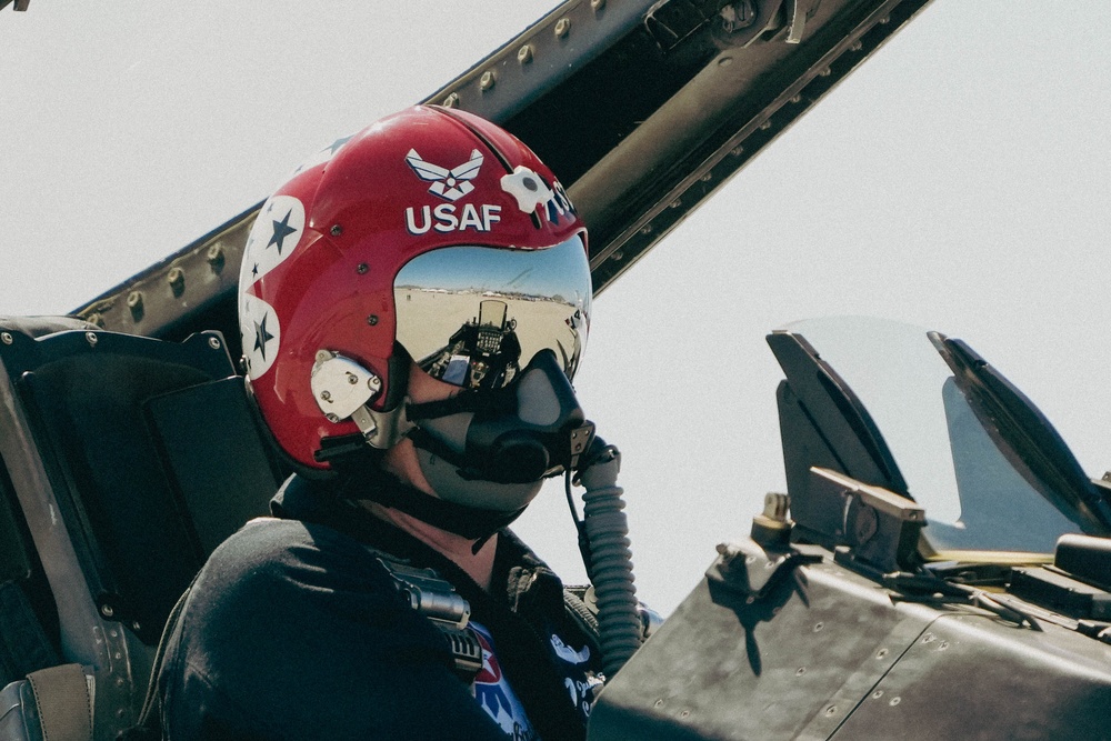 Thunderbirds perform at 2023 Southern California Airshow