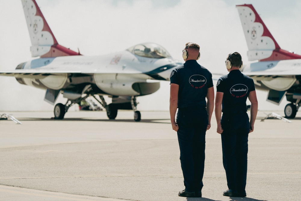 Thunderbirds perform at 2023 Southern California Airshow