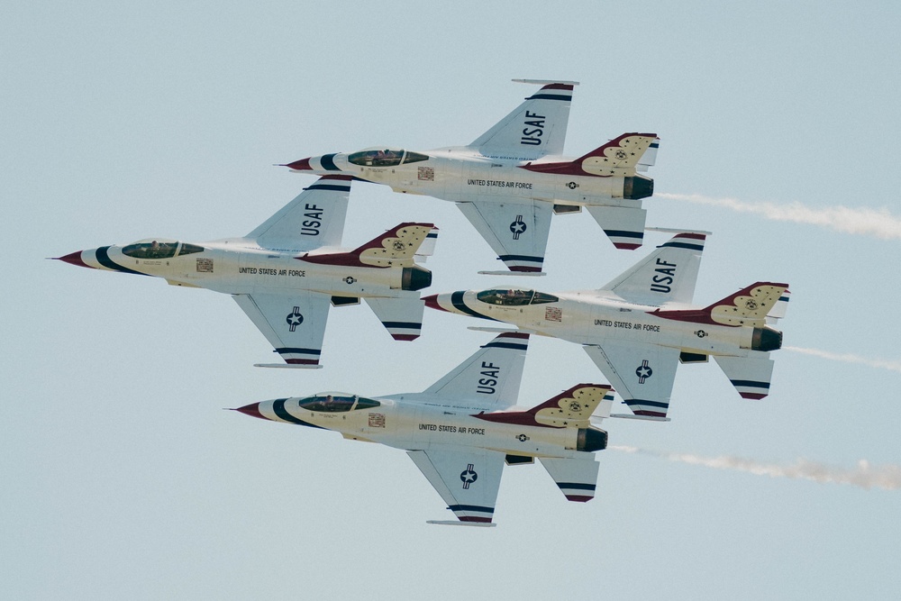 Thunderbirds perform at 2023 Southern California Airshow