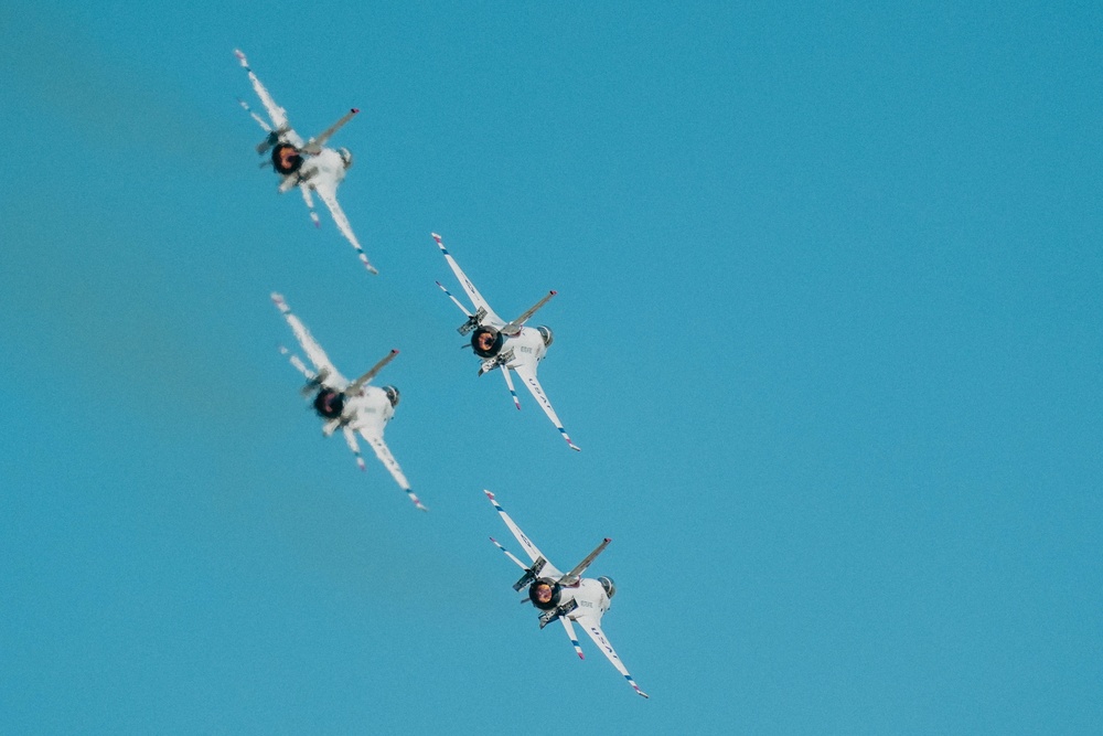 Thunderbirds perform at 2023 Southern California Airshow