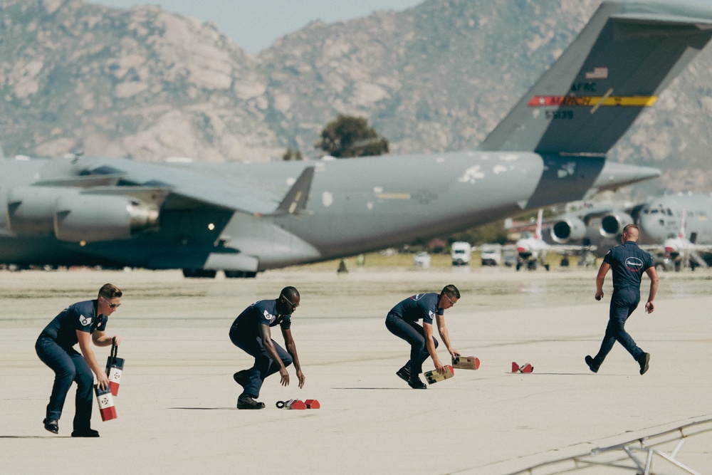 Thunderbirds perform at 2023 Southern California Airshow