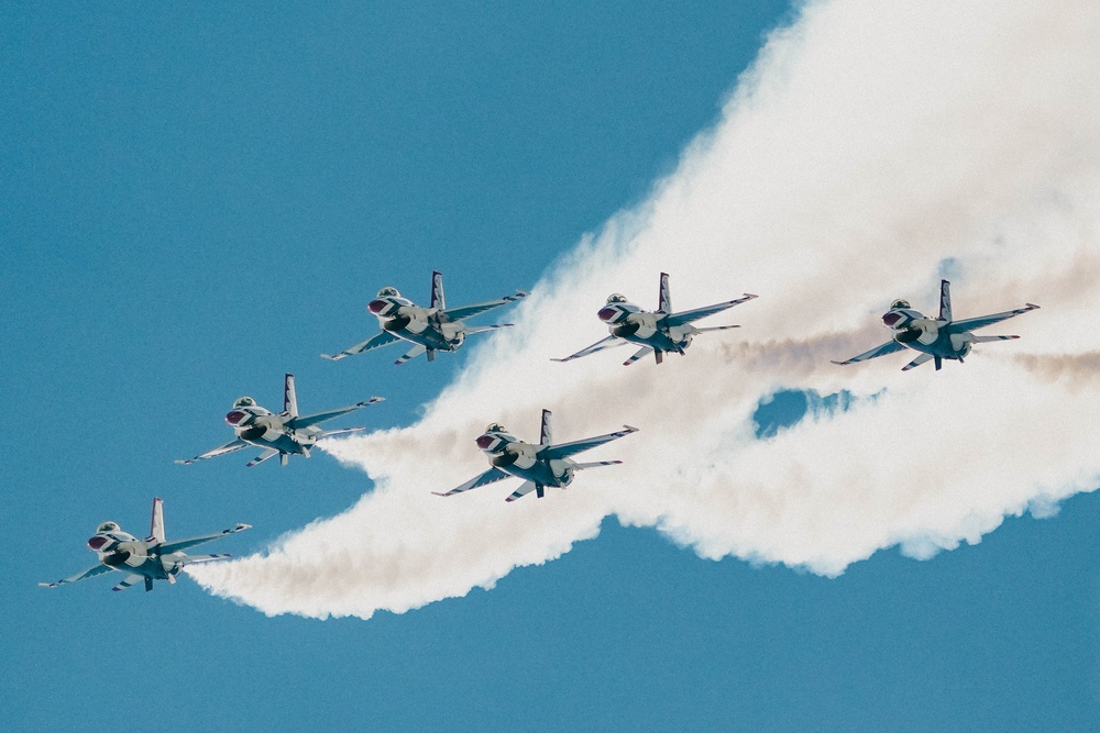 Thunderbirds perform at 2023 Southern California Airshow