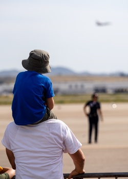 SoCal Air Show Brings Southern California Together [Image 3 of 11]