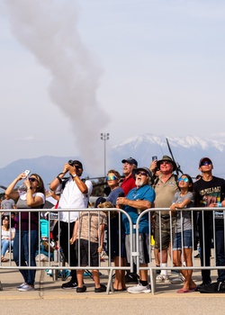 SoCal Air Show 2023 Brings Southern California Together [Image 4 of 11]