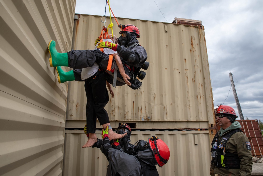 442nd Engineers performs search and rescue at Guardian Response 2023