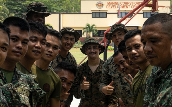 Balikatan 23 | U.S. Marines alongside Philippine Marines conduct a radio communications course at Marine Base Gregorio Lim