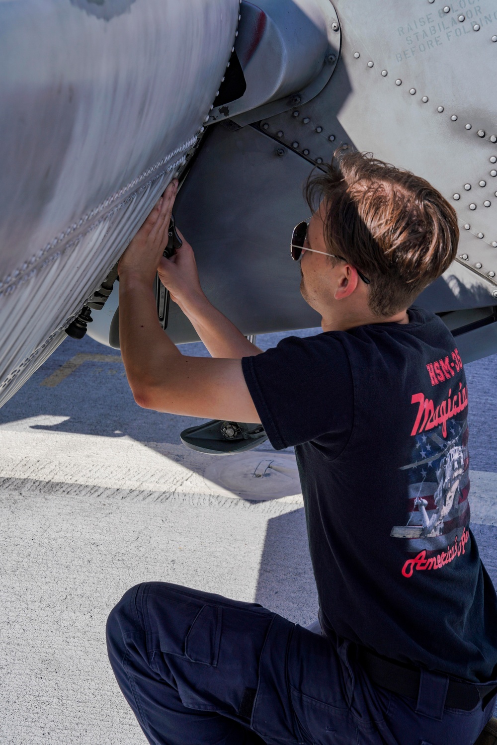 USS OAKLAND CONDUCTS FLIGHT OPERATIONS