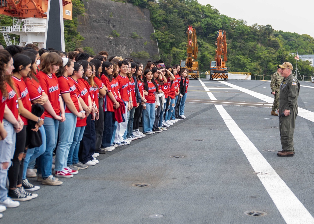 USS Ronald Reagan (CVN 76) hosts Kinnick High School students for group photo