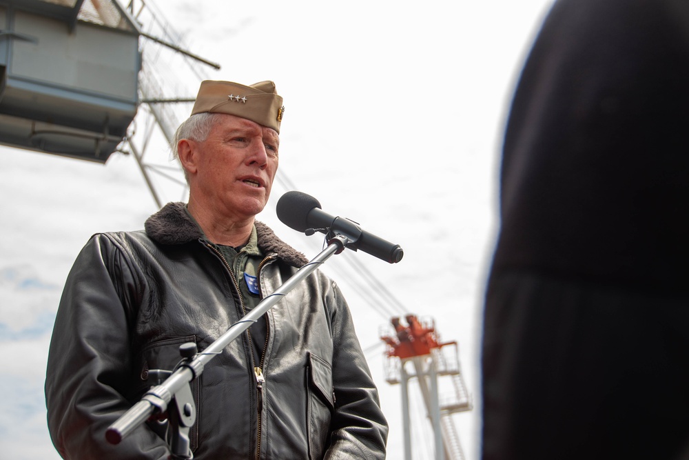 USS Ronald Reagan (CVN 76) hosts Commander, Naval Air Forces