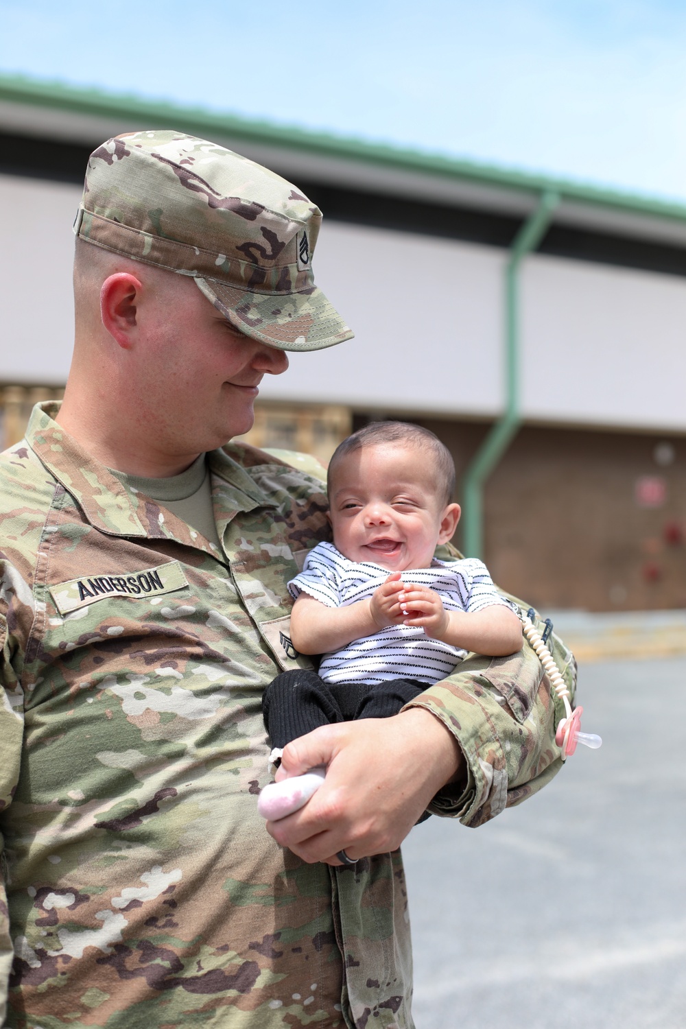 Division Sustainment Soldiers Deploy to Europe