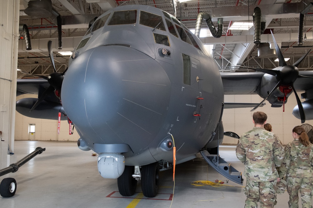 Airmen familiarized with MC-130J Commando II