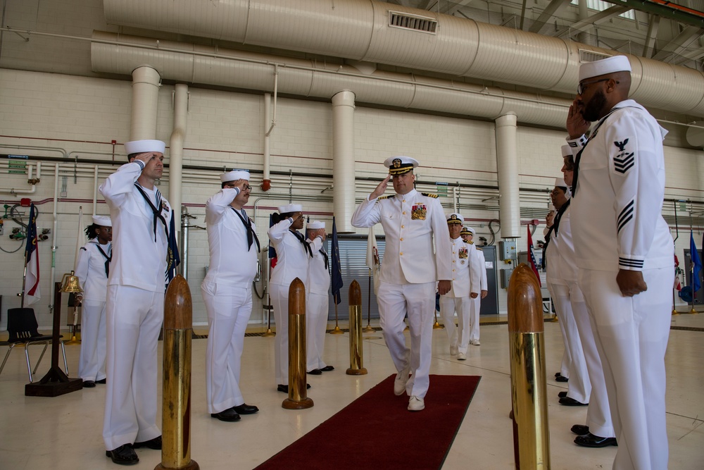 Commander, Joint Strike Fighter Wing Conducts Change of Command