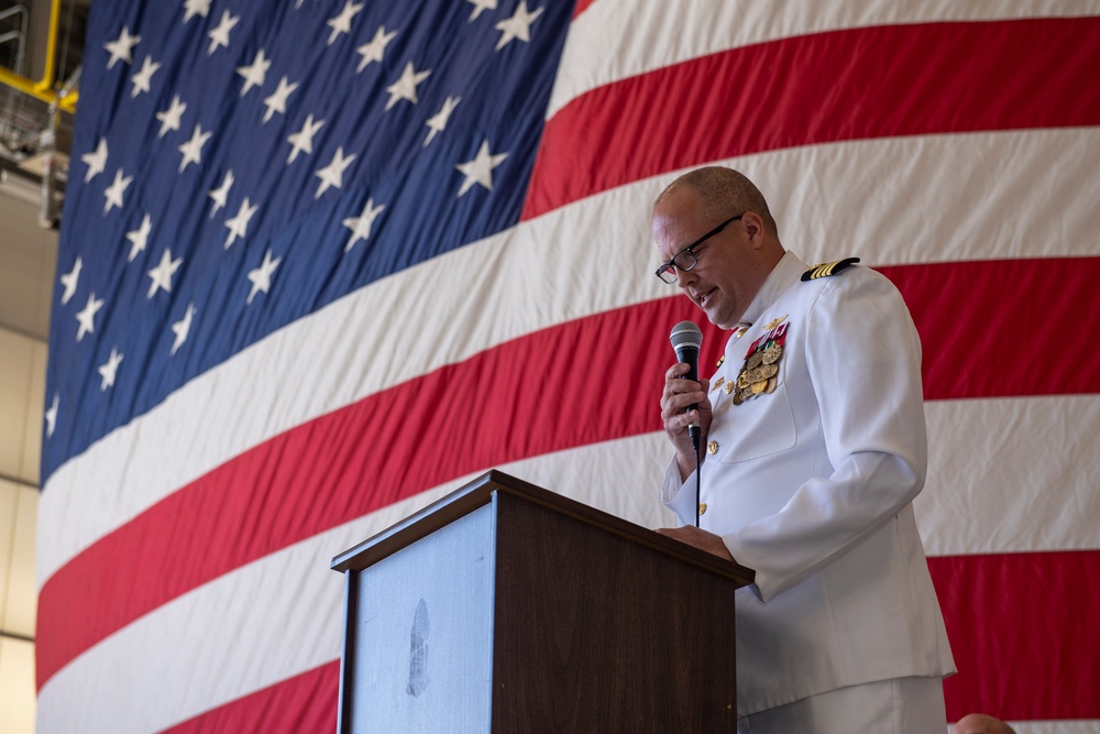 Commander, Joint Strike Fighter Wing Conducts Change of Command