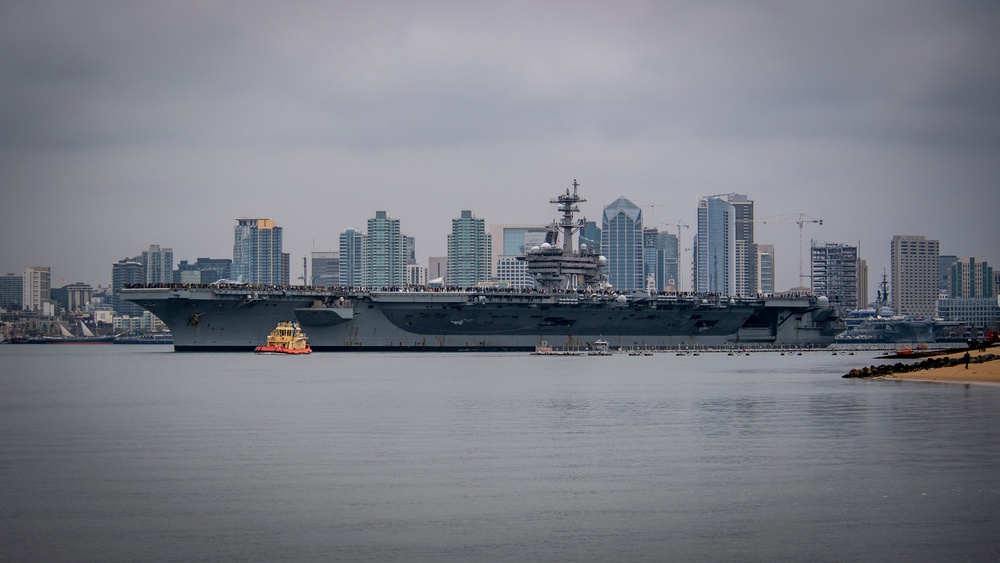 USS Carl Vinson (CVN 70) Host a Family and Friend Day Cruise