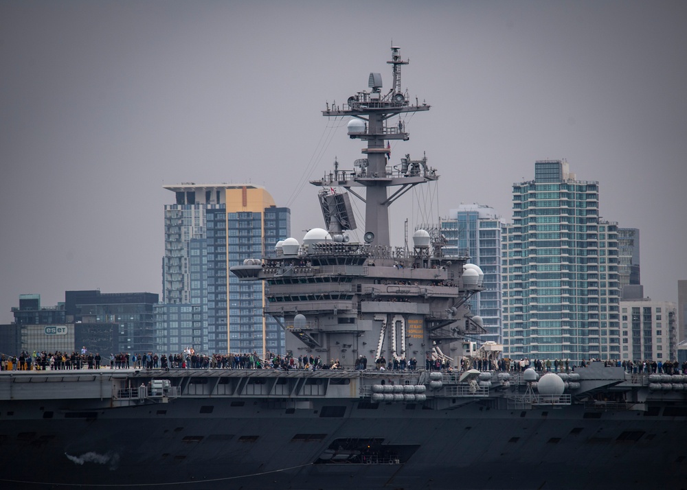 USS Carl Vinson (CVN 70) Host a Family and Friend Day Cruise