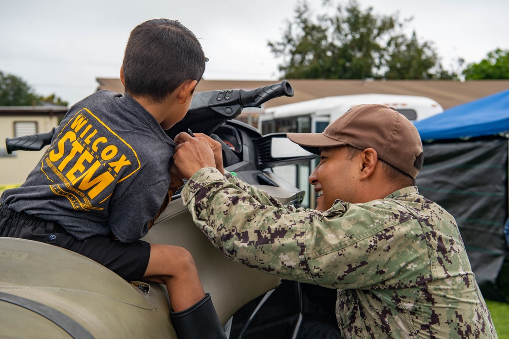 Pacific Missile Range Facility (PMRF) Sailors Participated in Wilcox Elementary School STREAM Night