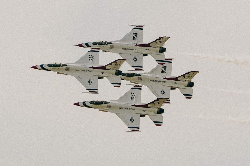 Thunderbirds perform at 2023 Southern California Airshow