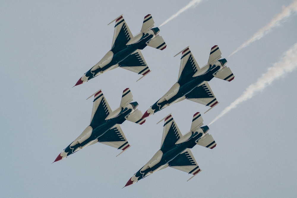 Thunderbirds perform at 2023 Southern California Airshow