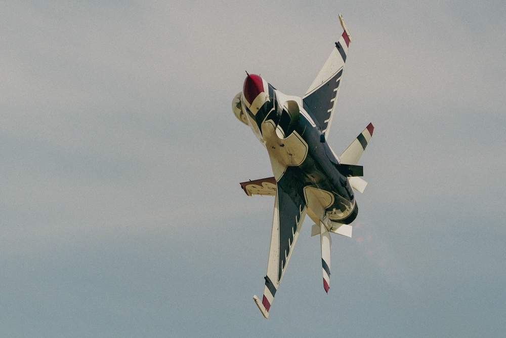 Thunderbirds perform at 2023 Southern California Airshow