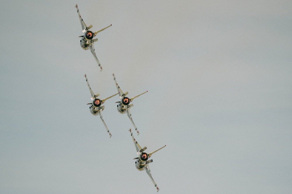 Thunderbirds perform at 2023 Southern California Airshow