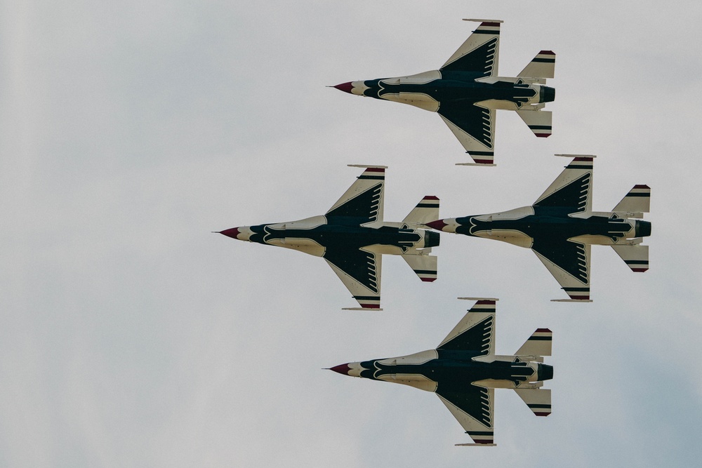 Thunderbirds perform at 2023 Southern California Airshow