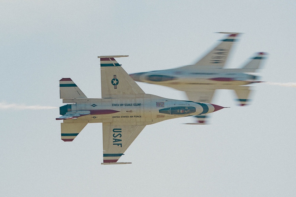 Thunderbirds perform at 2023 Southern California Airshow
