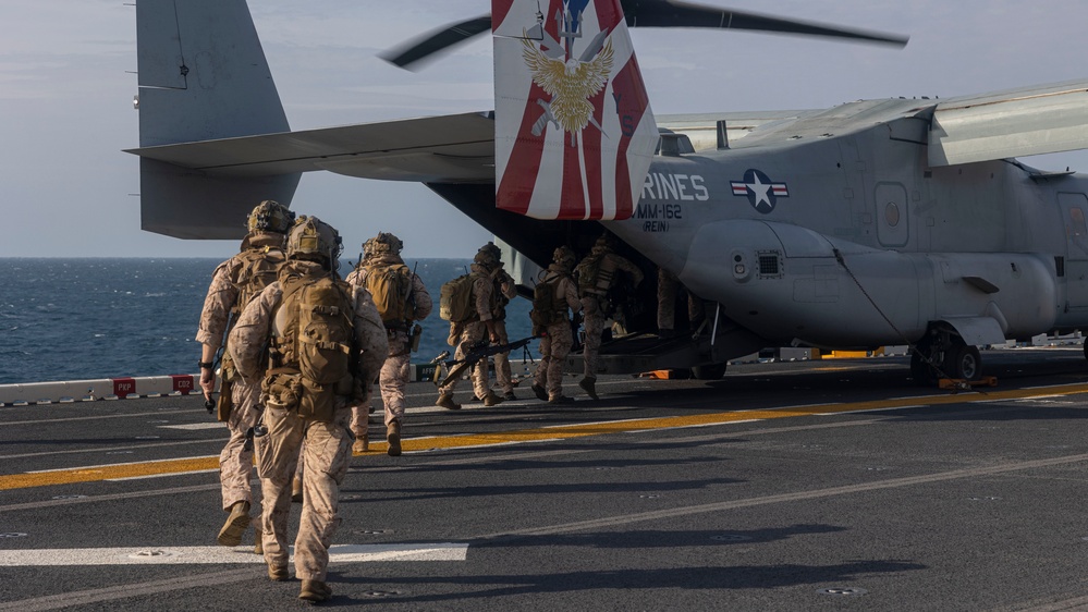 26th MEU conducts Full Mission Profile Raid during ARGMEUEX