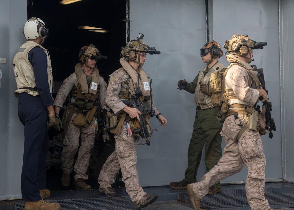 26th MEU conducts Full Mission Profile Raid during ARGMEUEX