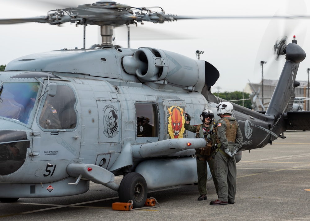 Vice Adm. Kenneth Whitesell Visits NAF Atsugi