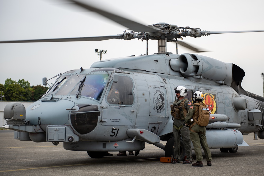 Vice Adm. Kenneth Whitesell Visits NAF Atsugi