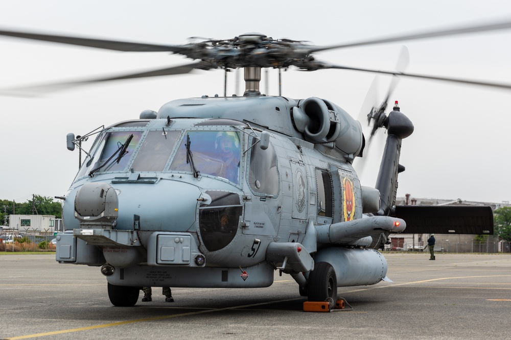 Vice Adm. Kenneth Whitesell Visits NAF Atsugi