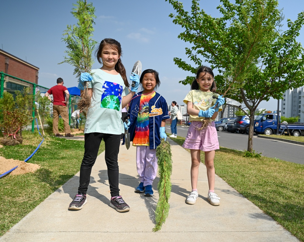 Osan Elementary plants trees for Earth Day