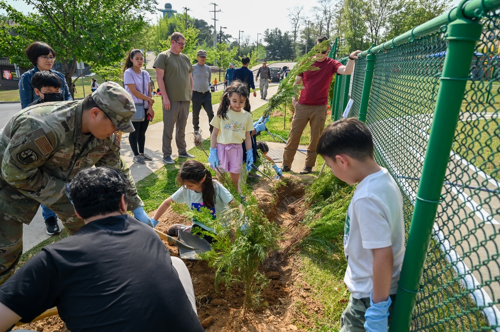 Osan Elementary plants trees for Earth Day