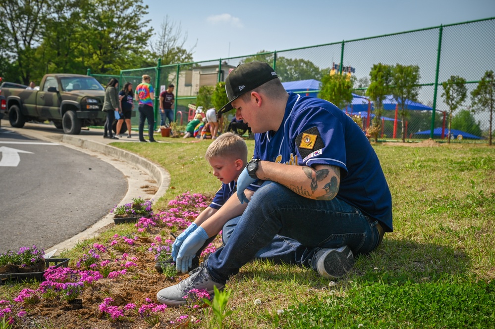 Osan Elementary plants trees for Earth Day