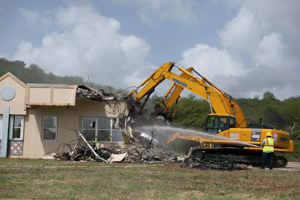 Demolition of the former Diagnostic and Treatment Center (CDT) on the island municipality of Vieques.