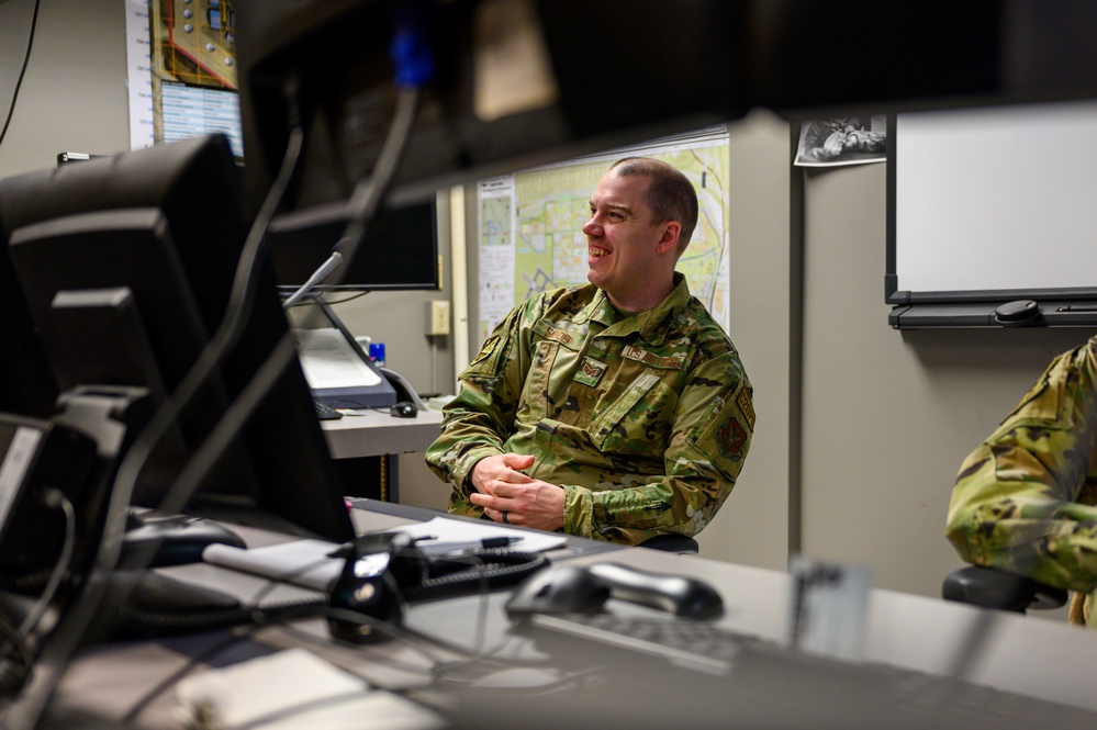 Heard but never seen: 934th Airlift Wing command post keeps Airmen in-the-know